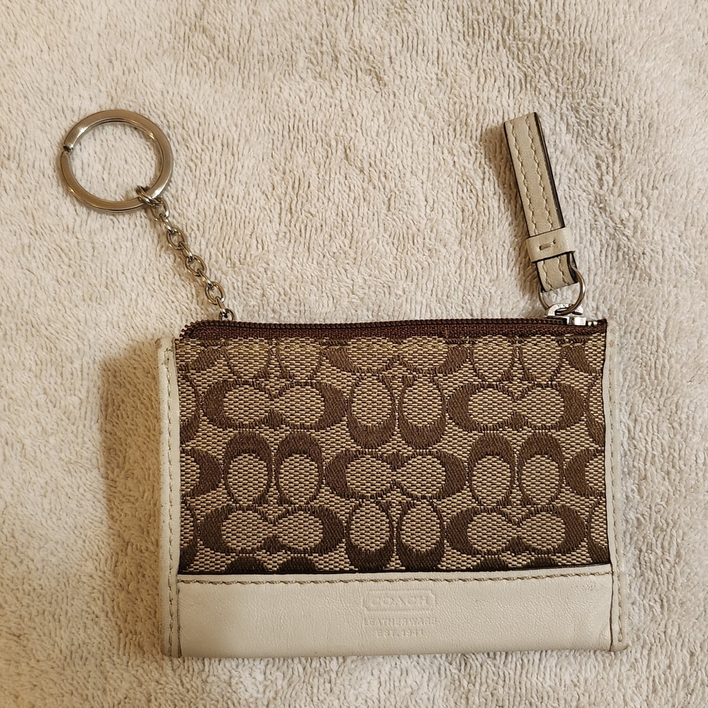 GUC Authentic Coach Vintage White and Tan Signature Skinny Mini Zip Wallet